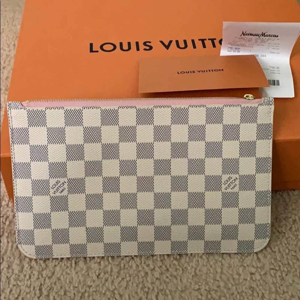 NWT Louis Vuitton wristlet / clutch damier azure
